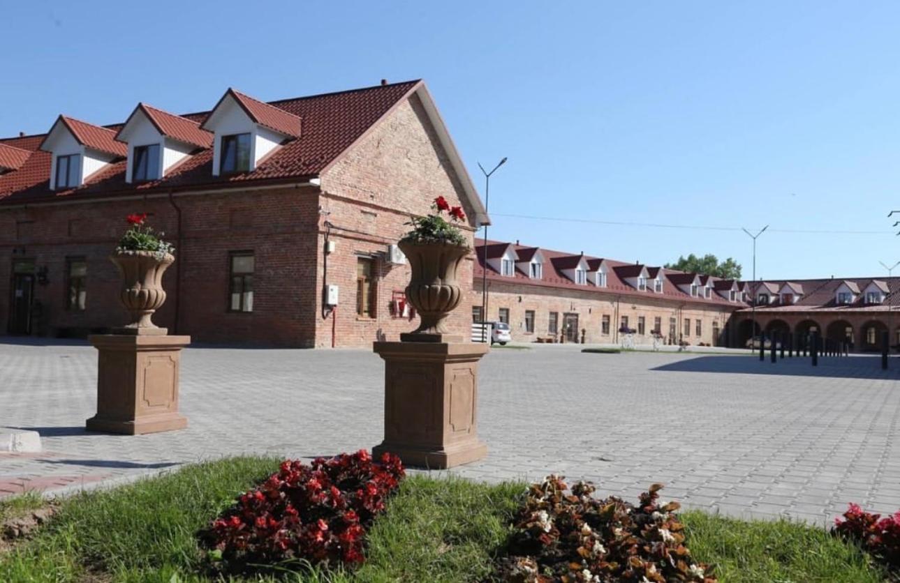 Готель Бережани Extérieur photo